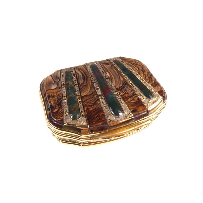 Gold, agate and bloodstone box of restrained cartouche form | MasterArt